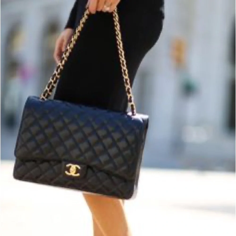 Authentic Chanel Classic Glossy shimmery black Patent leather Maxi single flap - Picture 3 of 17